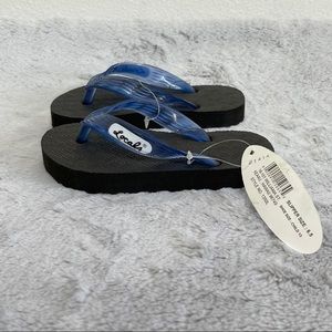 NWT Locals Kid’s Flip Flops